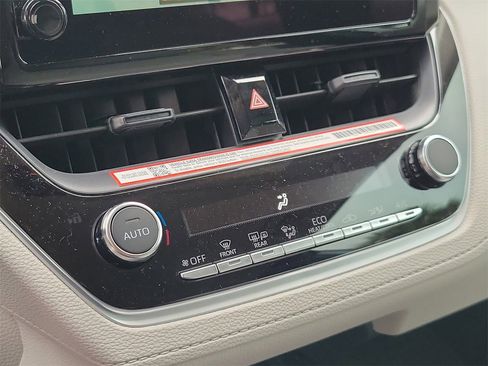 Used 2026 Toyota Corolla Cross LE image 25