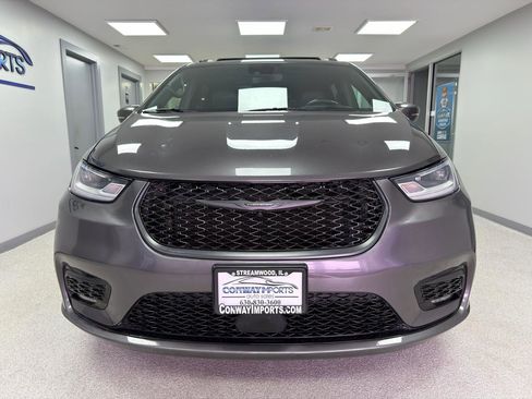Used 2021 Chrysler Pacifica Touring-L w/ S Appearance Package FWD image 6