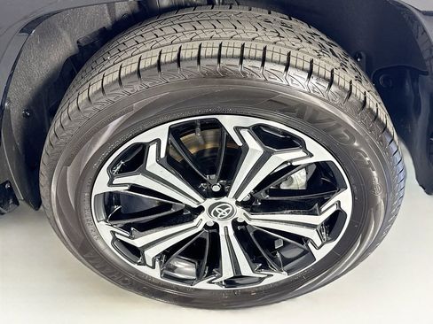 Used 2025 Toyota RAV4 XSE AWD/4WD image 37