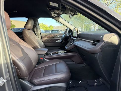 Used 2026 Ford Explorer Platinum w/ LUX Leather Package AWD/4WD image 19