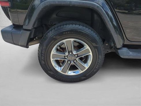 Used 2018 Jeep Wrangler Unlimited Sahara AWD/4WD image 29