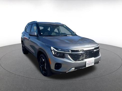 Used 2025 Kia Seltos S FWD image 3