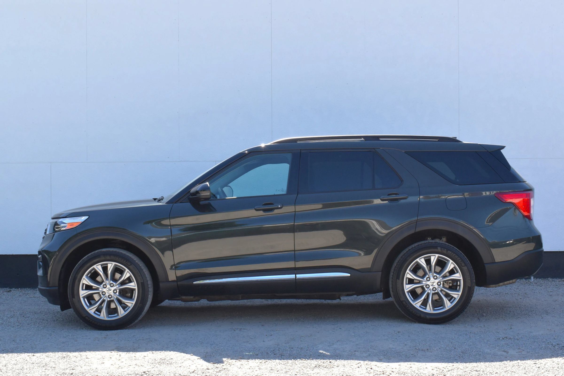 Used 2024 Ford Explorer XLT w/ Equipment Group 202A AWD/4WD image 41