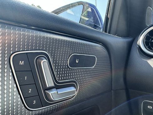 Used 2020 Mercedes-Benz GLB 250 4MATIC w/ Premium Package image 14