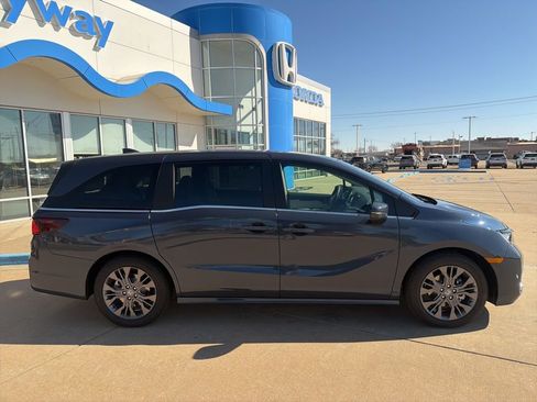 New 2026 Honda Odyssey Touring image 32