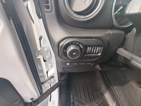 Used 2021 Jeep Wrangler Unlimited Sahara w/ Cold Weather Group AWD/4WD image 16
