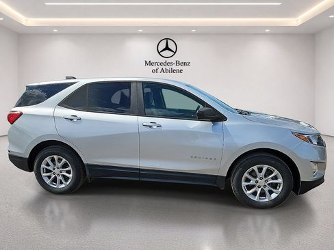 Used 2020 Chevrolet Equinox LS w/ LS Convenience Package FWD image 9
