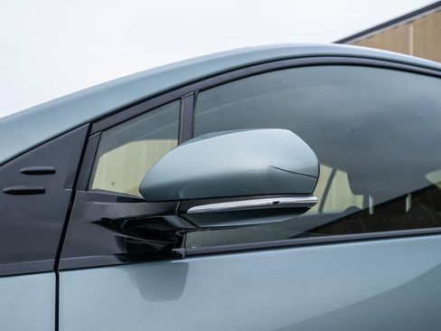 Used 2016 Toyota Prius Three image 9