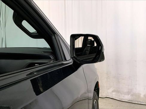Used 2021 Chevrolet Tahoe RST w/ Luxury Package AWD/4WD image 11