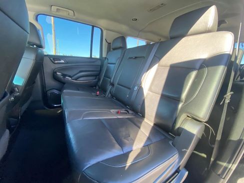 Used 2018 Chevrolet Suburban LT image 16