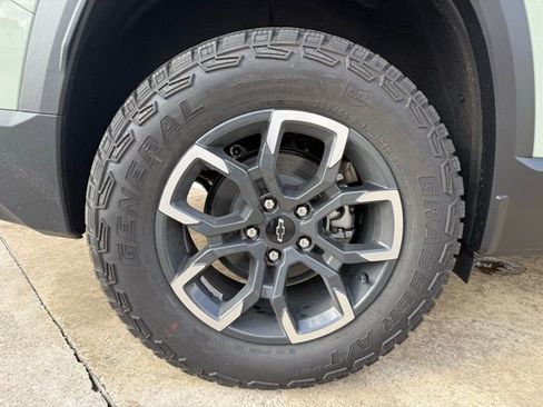 New 2026 Chevrolet Equinox ACTIV image 11