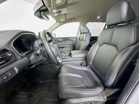 Used 2025 Honda Pilot EX-L image 13