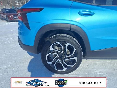 Used 2025 Chevrolet Trax RS w/ Sunroof Package image 9