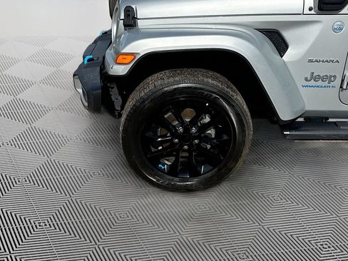 Used 2023 Jeep Wrangler Unlimited Sahara AWD/4WD image 34
