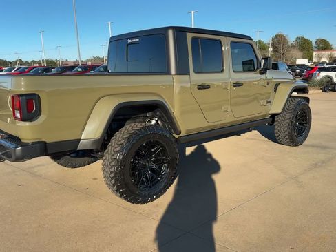 New 2025 Jeep Gladiator Sport image 7