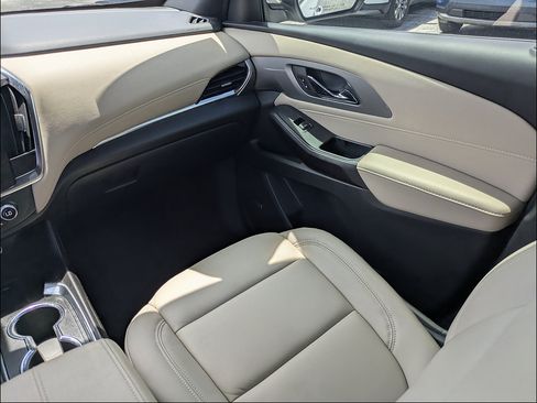 Used 2023 Chevrolet Traverse LT w/ LT Premium Package FWD image 17