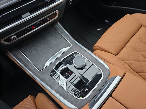 Used 2025 BMW X5 M60i w/ Climate Comfort Package image 29