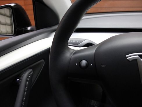 Used 2023 Tesla Model Y Long Range image 27