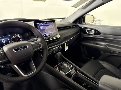 New 2026 Jeep Compass Latitude image 24