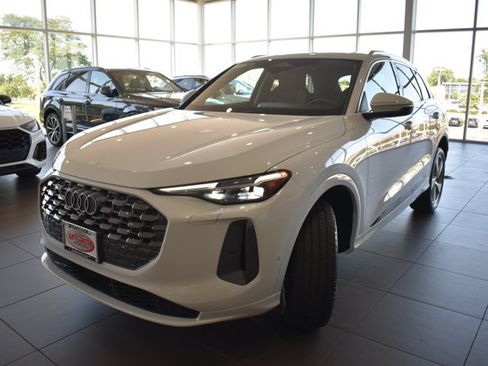 Used 2025 Audi Q5 Premium AWD/4WD image 3
