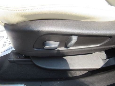 Used 2019 Cadillac XT5 AWD image 12