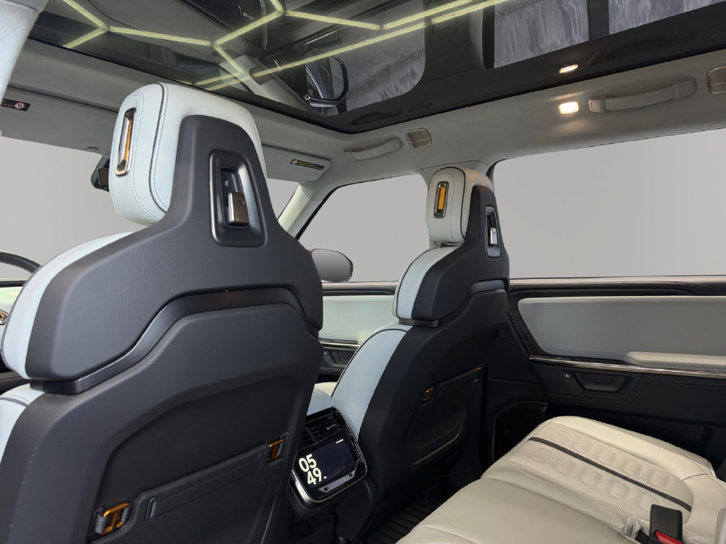 Used 2025 Rivian R1S Adventure Dual AWD/4WD image 16