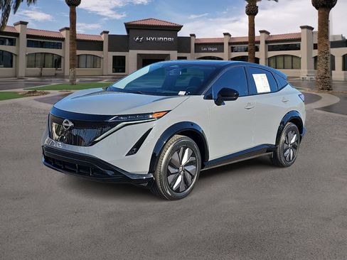Used 2023 Nissan Ariya AWD image 4