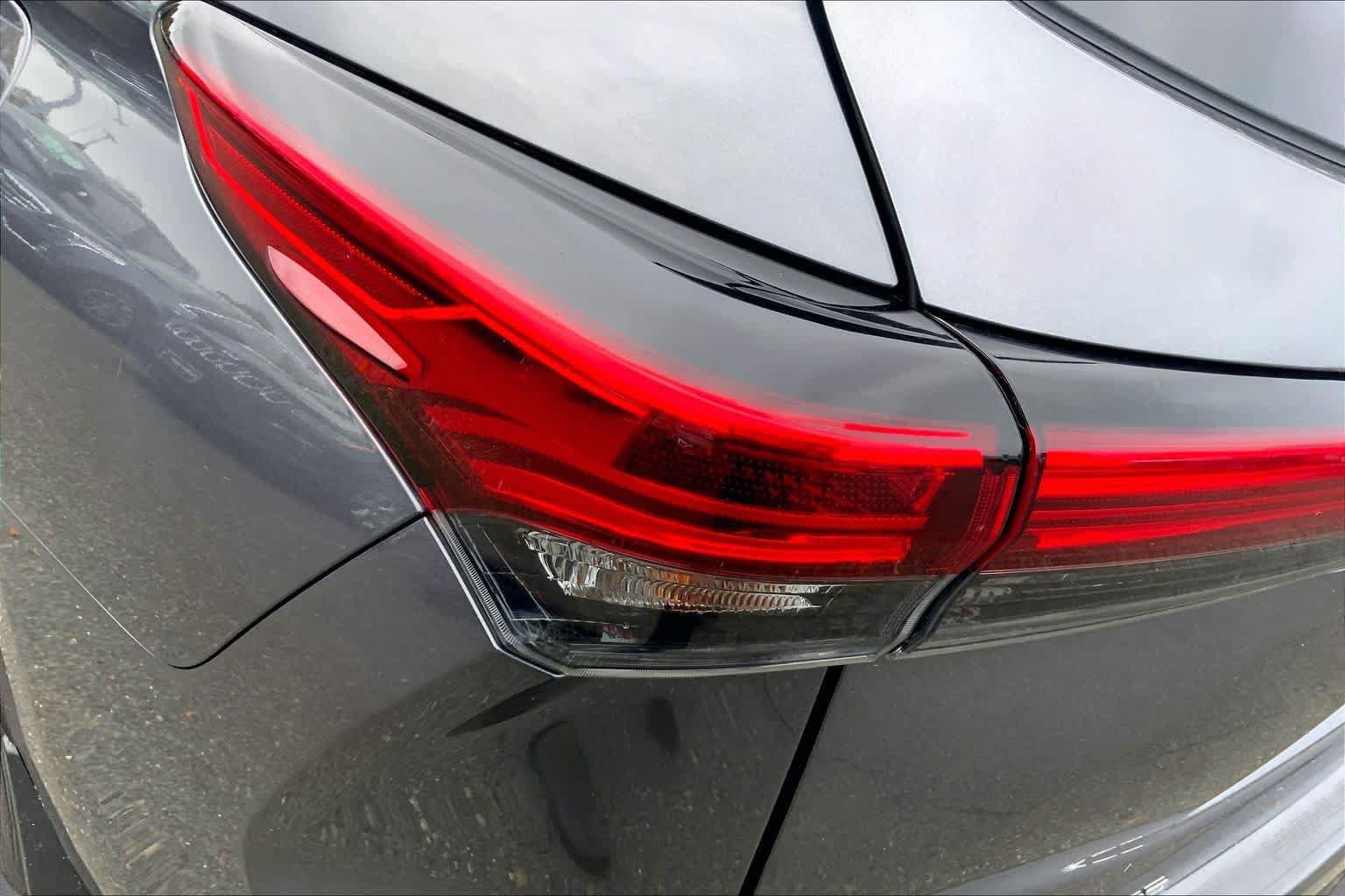 Used 2022 Toyota Highlander LE AWD/4WD image 29
