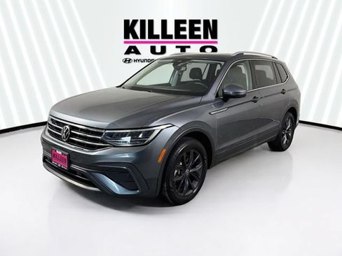 Used 2023 Volkswagen Tiguan SE FWD image 3