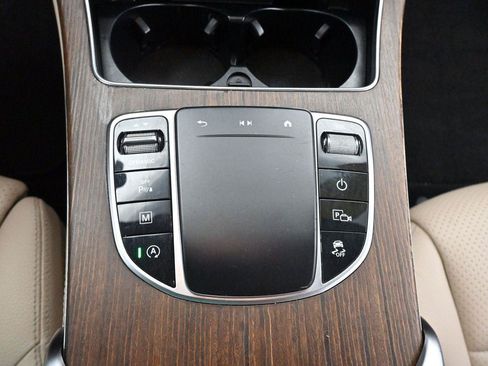 Used 2021 Mercedes-Benz GLC 300 4MATIC image 25
