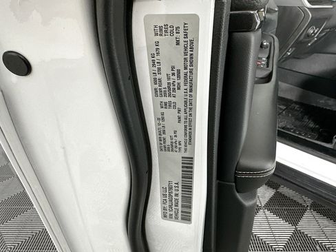 Used 2023 Jeep Grand Cherokee L Laredo image 12