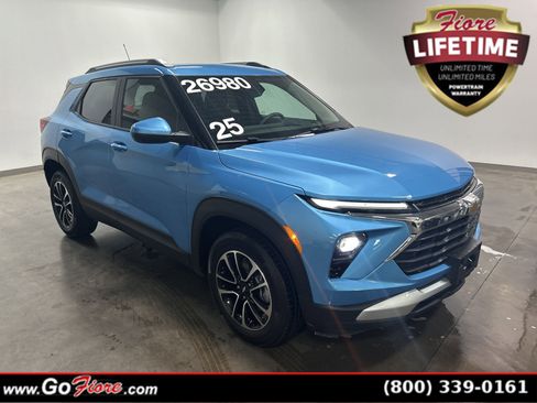 Used 2025 Chevrolet TrailBlazer LT image 1