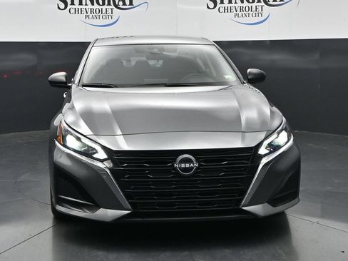 Used 2025 Nissan Altima 2.5 SV FWD image 2