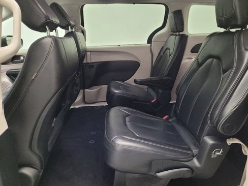 Used 2021 Chrysler Voyager Lxi FWD image 18