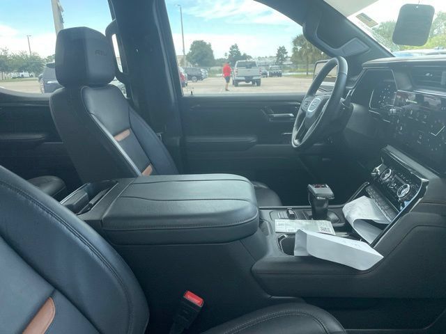 Used 2025 GMC Sierra 1500 AT4 w/ AT4 Premium Package AWD/4WD image 8