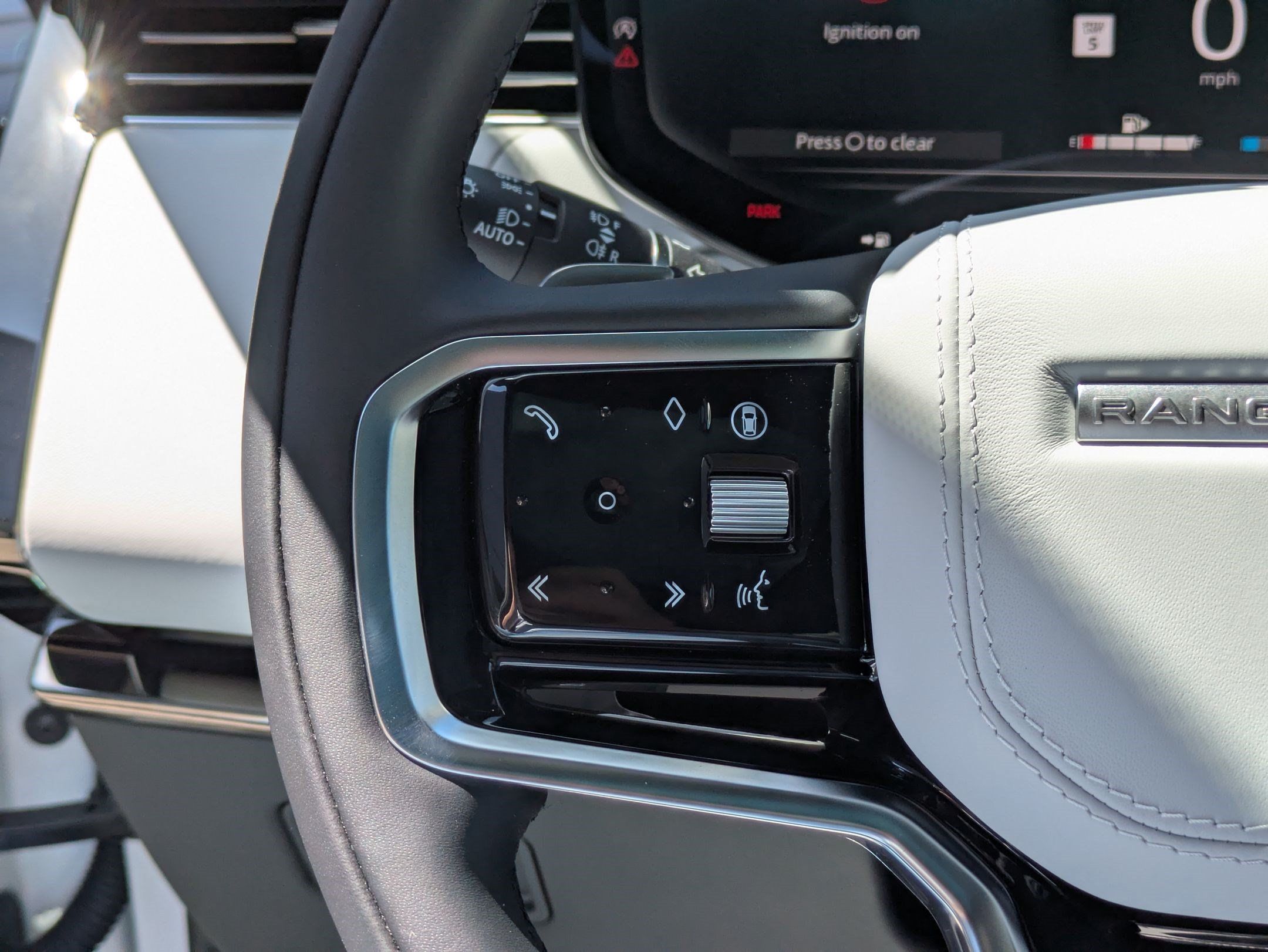 New 2026 Land Rover Range Rover Sport SE AWD/4WD image 17
