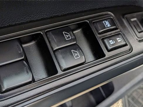 Used 2019 Nissan Titan SV w/ SV Convenience Package image 15