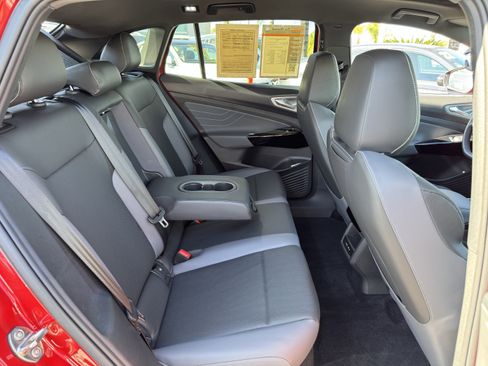 Certified 2025 Volkswagen ID.4 Pro S image 35