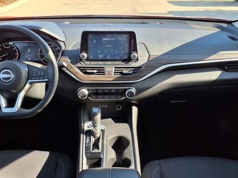 Used 2025 Nissan Altima 2.5 SV image 19