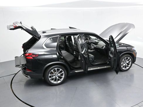 Used 2024 BMW X5 xDrive40i AWD/4WD image 45
