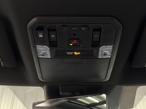 Used 2025 Toyota Tundra Limited AWD/4WD image 33