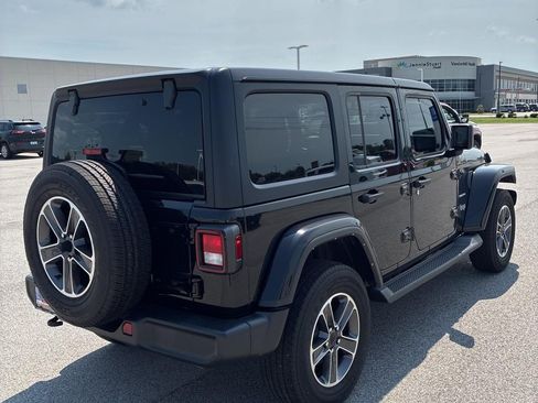 Used 2023 Jeep Wrangler Unlimited Sahara w/ Cold Weather Group AWD/4WD image 4