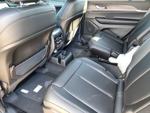 New 2025 Jeep Grand Cherokee L Limited image 19