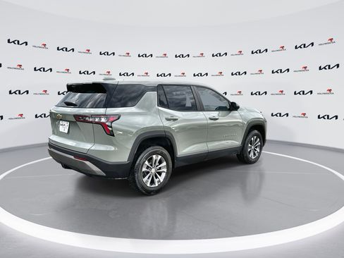 Used 2025 Chevrolet Equinox LT w/ Safety and Technology Package image 8