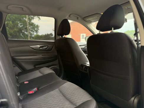 Used 2017 Nissan Rogue SV AWD/4WD image 14