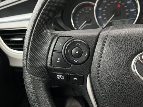 Used 2014 Toyota Corolla LE image 22