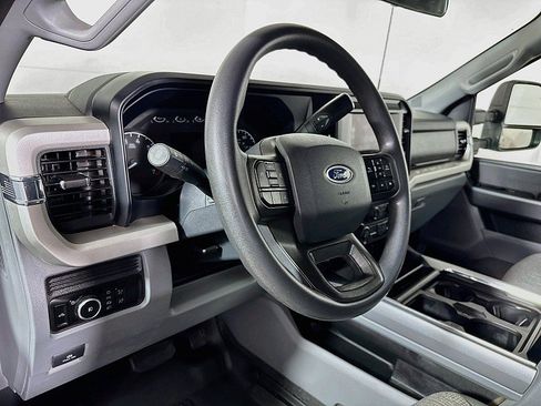 Used 2025 Ford F350 XLT AWD/4WD image 9