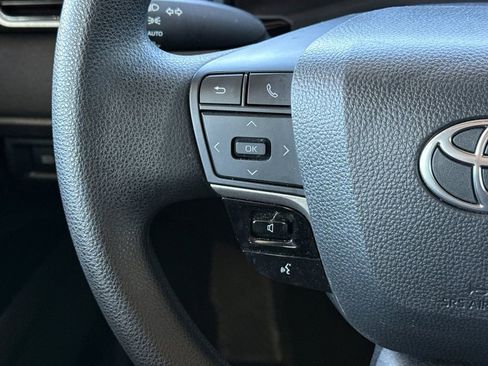 Used 2025 Toyota Camry LE image 33