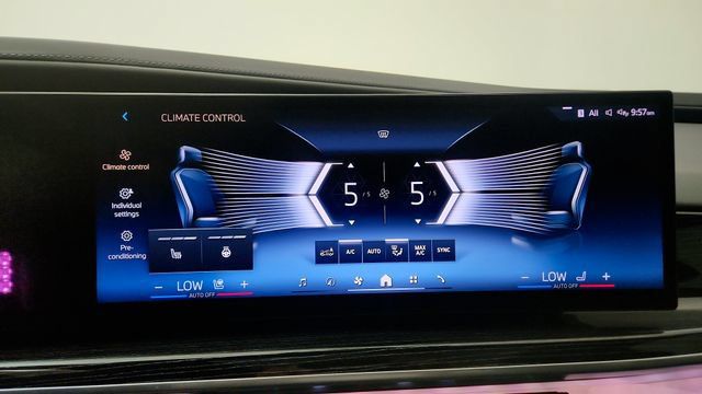 Used 2025 BMW 740i RWD image 69