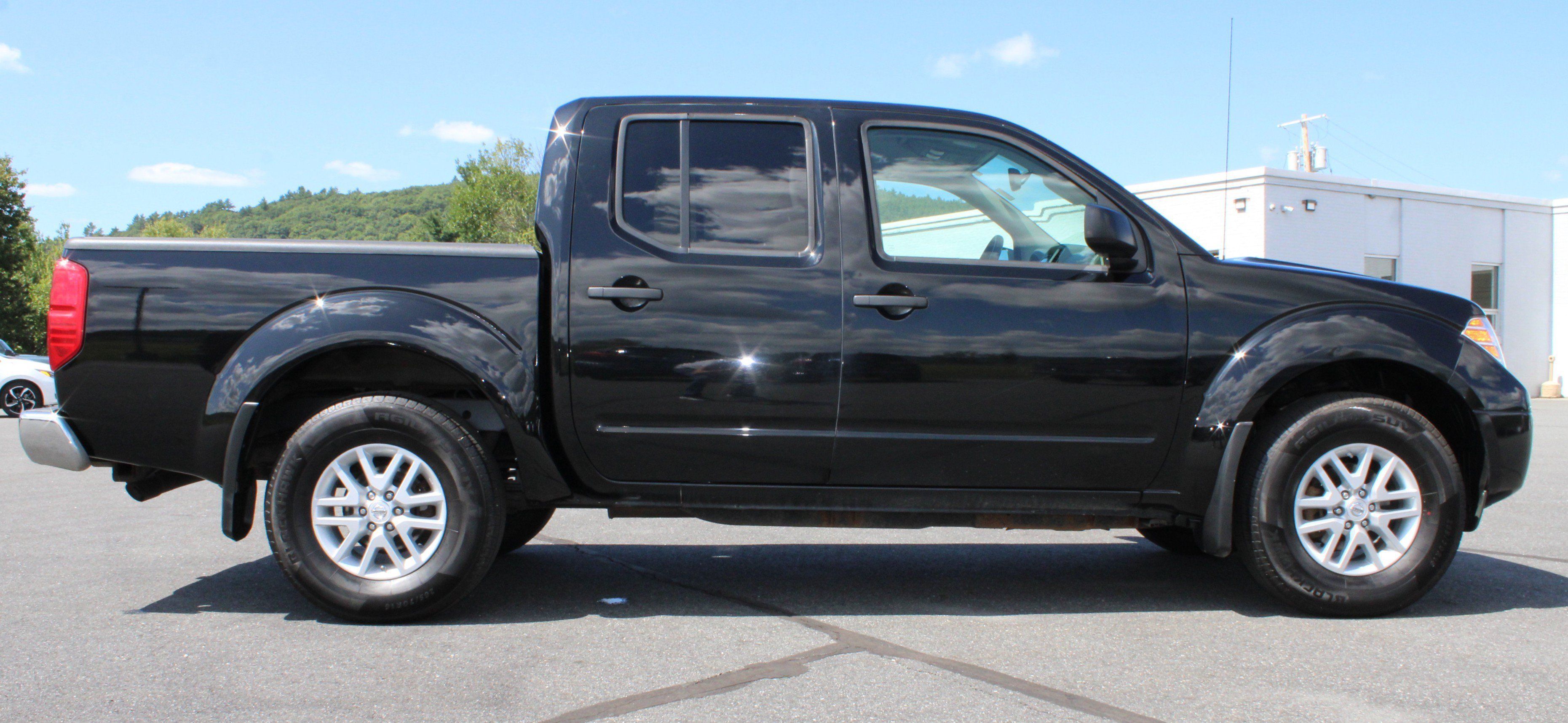 Used 2017 Nissan Frontier SV w/ SV Value Truck Package AWD/4WD image 4